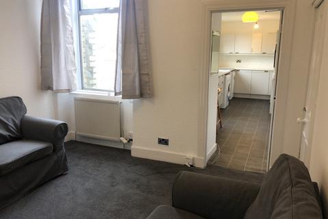 5 bedroom flat to rent, Leslie Road