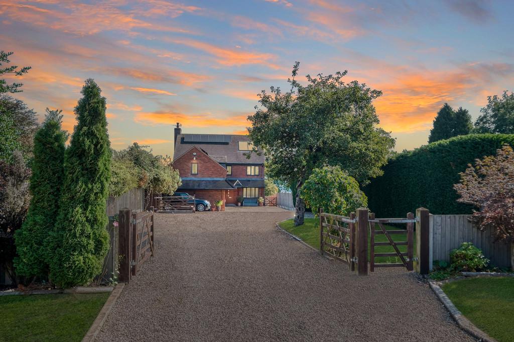 Evesham Road, Astwood Bank B96 6BA 4 bed detached house £930,000