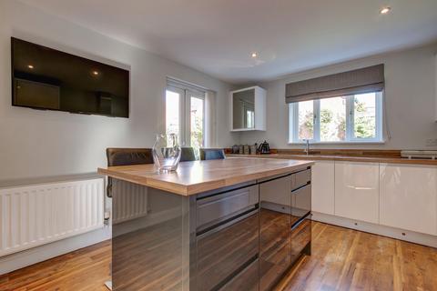 9 Joseph Perkins Close, Astwood Bank, Redditch, B96 6EQ