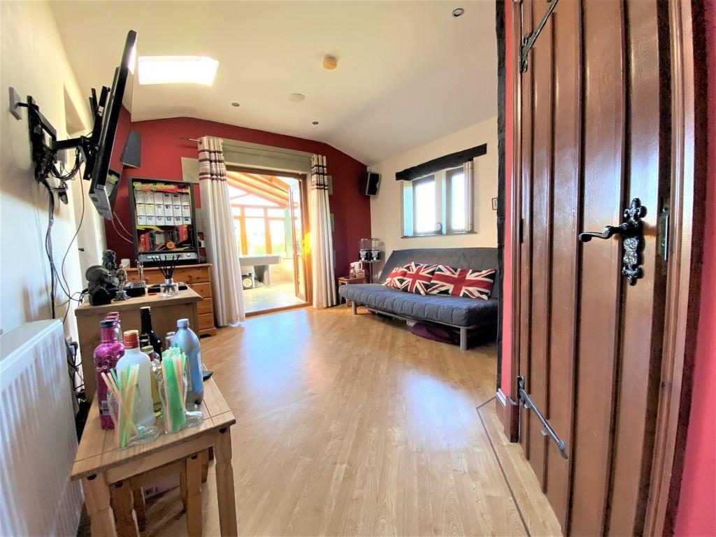 Annex lounge/ occasional bedroom