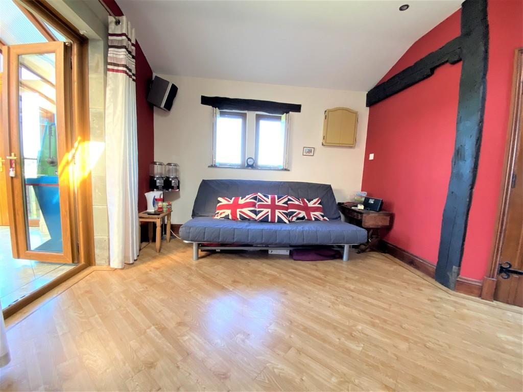 Annex lounge/ occasional bedroom