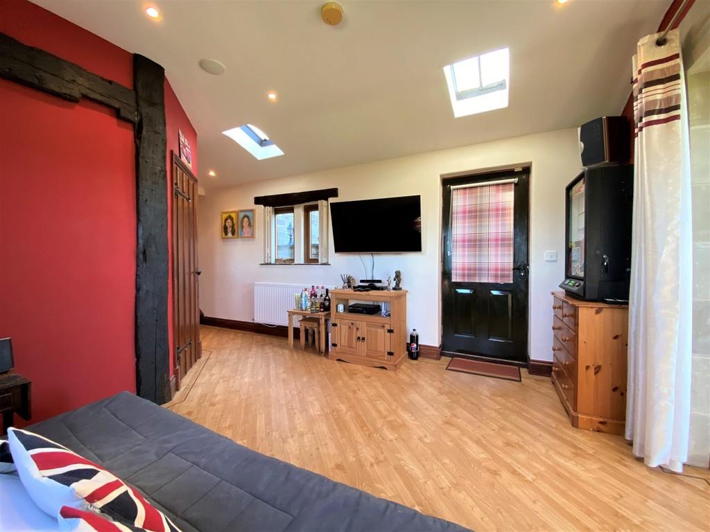 Annex lounge/ occasional bedroom