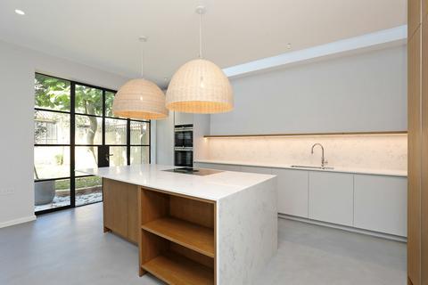 6 bedroom semi-detached house to rent, Elmers Drive, Teddington
