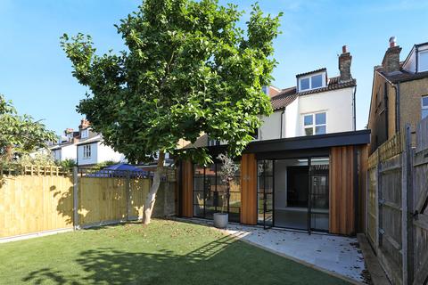 6 bedroom semi-detached house to rent, Elmers Drive, Teddington