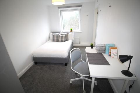 3 bedroom apartment to rent, 205 Clarendon Road, Leeds LS29DU