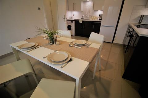 3 bedroom flat to rent, Flat 63, 205 Clarendon Road, Leeds, LS2 9DU
