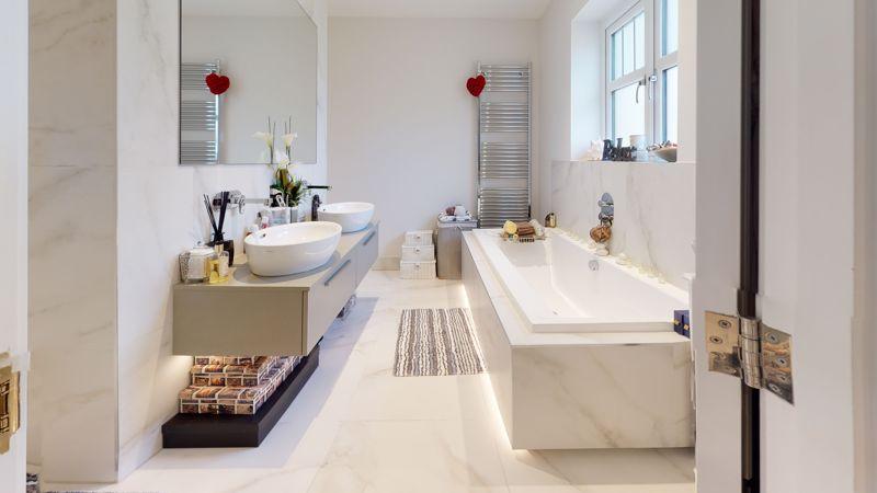 Master Ensuite