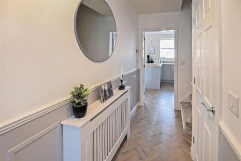 70 Dart Avenue, Exeter, EX2 7TX