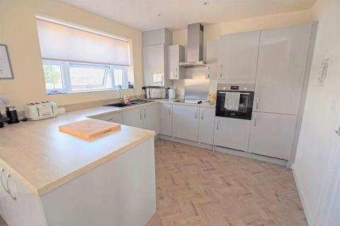 70 Dart Avenue, Exeter, EX2 7TX
