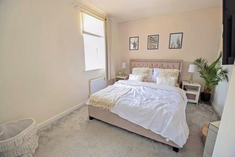 70 Dart Avenue, Exeter, EX2 7TX