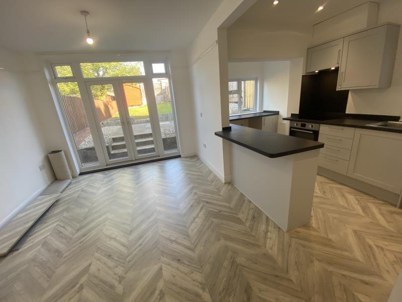 PINE VIEW ROAD, IPSWICH 3 bed semidetached house £1,100 pcm (£254 pw)