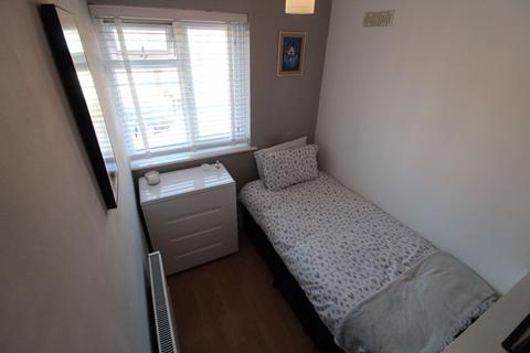 24 Bembridge Road, Leicester, LE3 9AQ