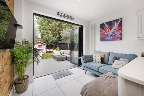 45 Queens Road, Thames Ditton, KT7 0QY