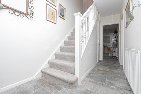 12 Barnmead, Theydon Bois, Epping, CM16 7ET