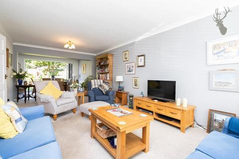 12 Barnmead, Theydon Bois, Epping, CM16 7ET