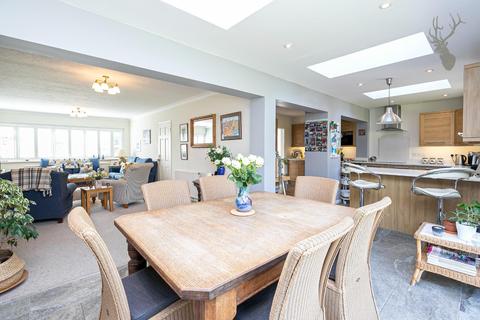 12 Barnmead, Theydon Bois, Epping, CM16 7ET