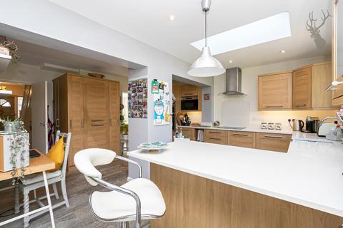 12 Barnmead, Theydon Bois, Epping, CM16 7ET