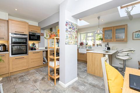 12 Barnmead, Theydon Bois, Epping, CM16 7ET