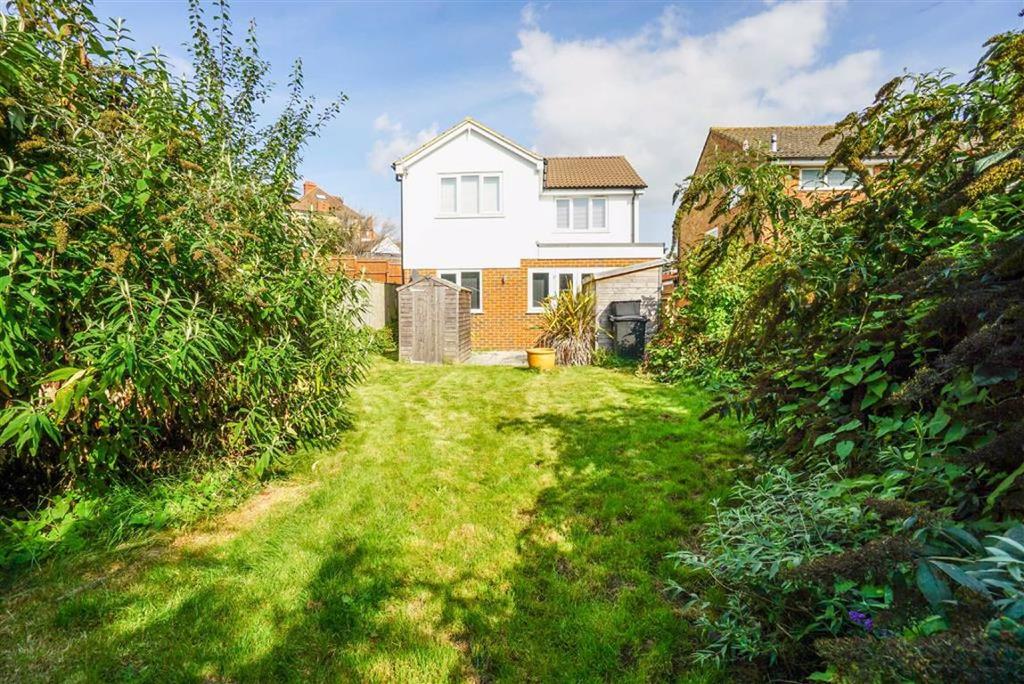 Abbotsfield Close, Hastings, East Sussex 3 bed detached house £340,000