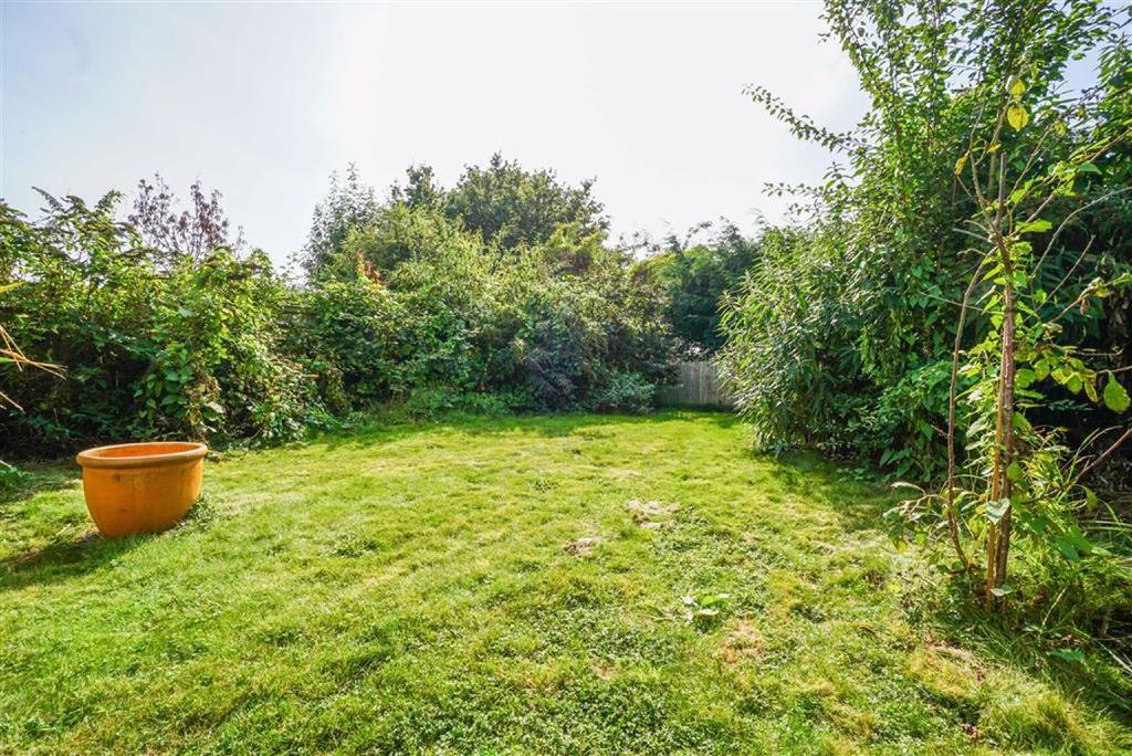 Abbotsfield Close, Hastings, East Sussex 3 bed detached house £340,000