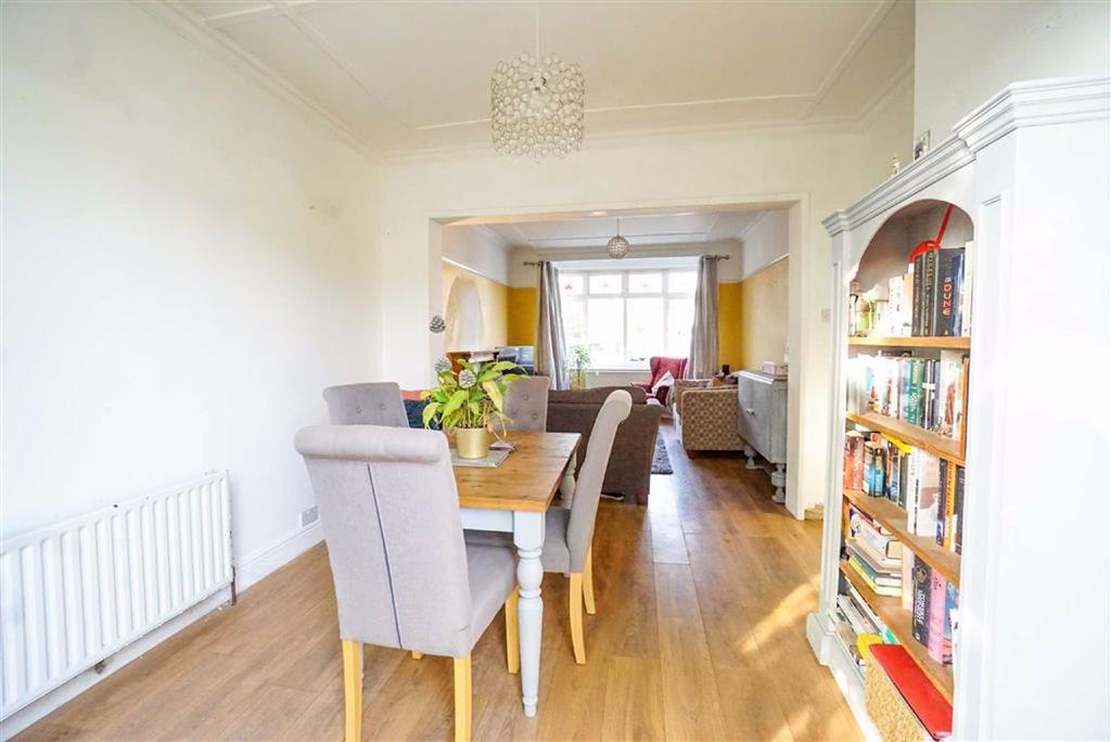 Blacklands Drive, Hastings, East Sussex 3 bed detached house £385,000
