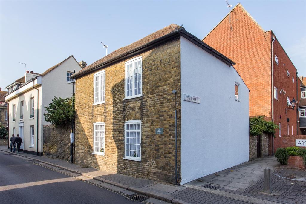 Strand Street, Sandwich 3 bed house £1,200 pcm (£277 pw)