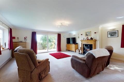 44 Newlands, Whitfield, Dover, CT16 3NB