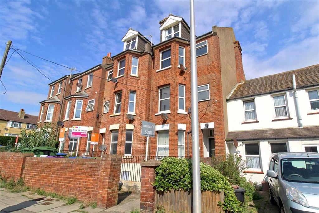 Claremont Road, Seaford, East Sussex 2 bed flat £200,000