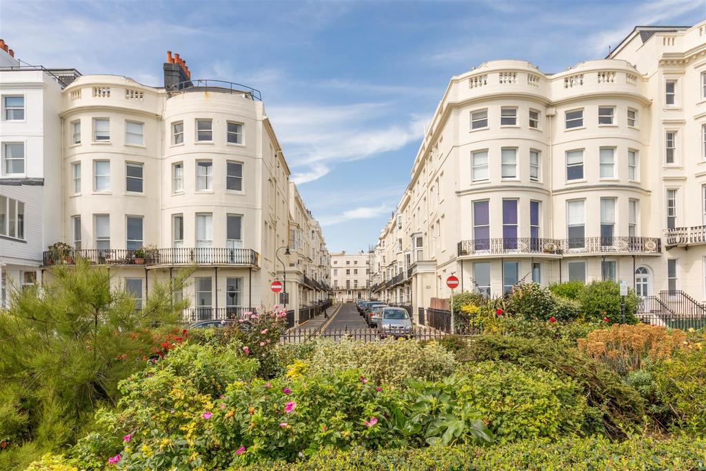 Bloomsbury Place, Brighton 2 bed apartment £325,000