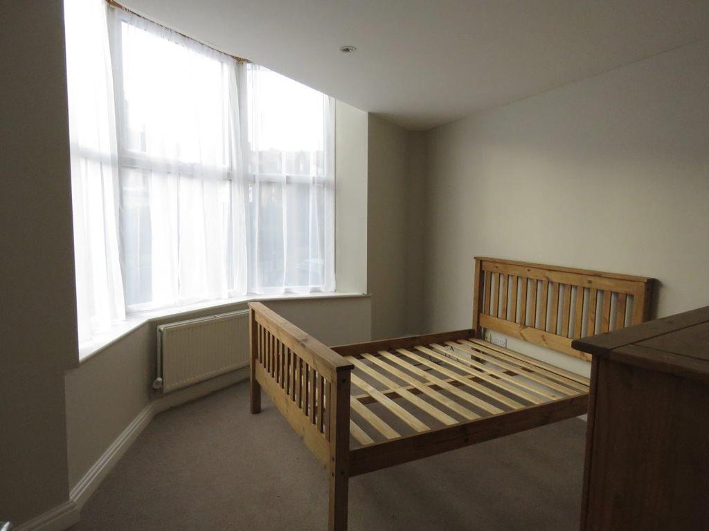 89 Fulford Road bedroom.jpg
