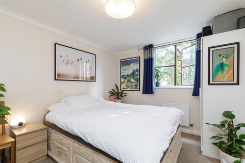3 Sugar Loaf Walk, London, E2 0JQ