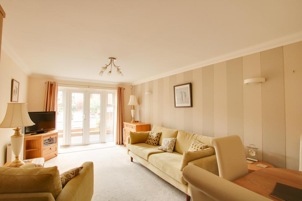 Sitting/dining rm