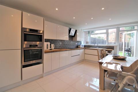 16 Mason Close, Bexleyheath, DA7 4NA