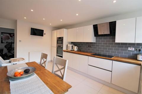 16 Mason Close, Bexleyheath, DA7 4NA