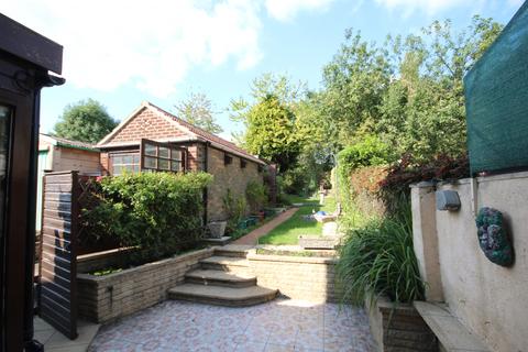1 Woodrow Close, Perivale, Greenford, UB6 7HU
