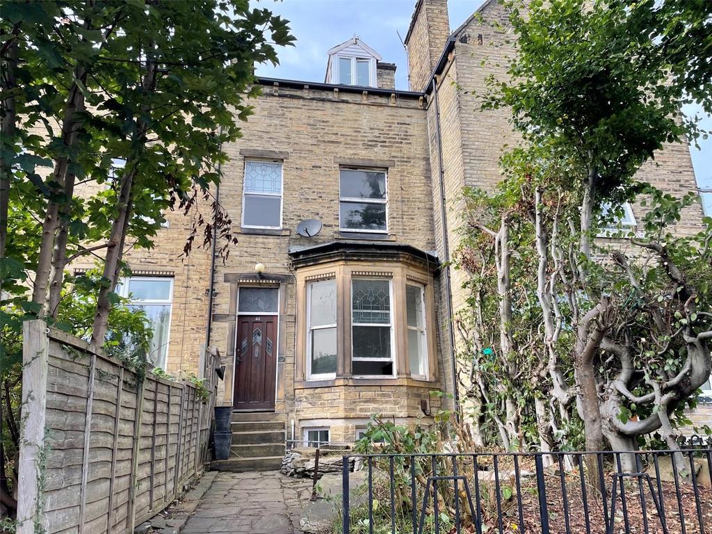 Savile Park Road, Halifax, HX1 4 bed terraced house £180,000