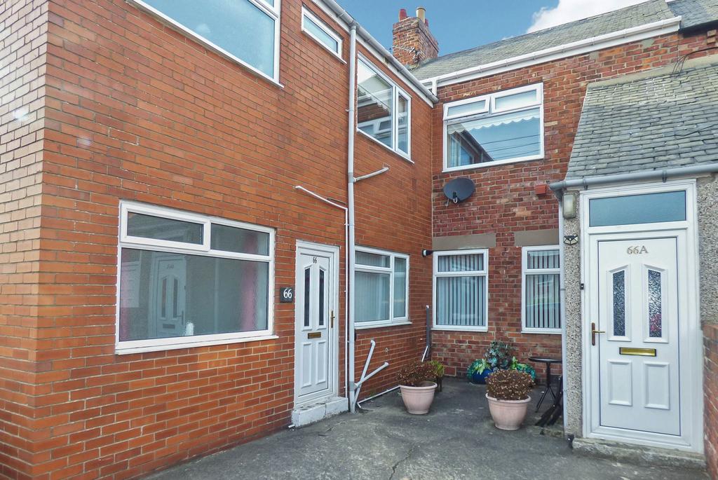 Victoria Terrace, Bedlington, Northumberland, NE22 5QD 2 bed flat £59,950