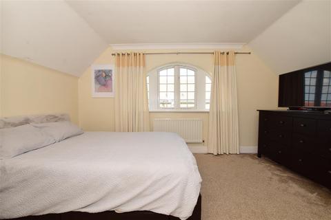 9 Baxter Way, Kings Hill, West Malling, ME19 4DE