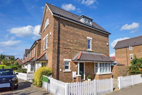 9 Baxter Way, Kings Hill, West Malling, ME19 4DE