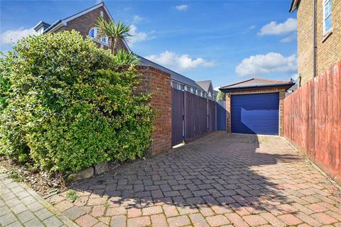 9 Baxter Way, Kings Hill, West Malling, ME19 4DE