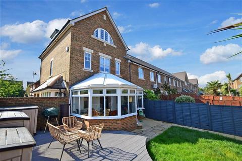 9 Baxter Way, Kings Hill, West Malling, ME19 4DE