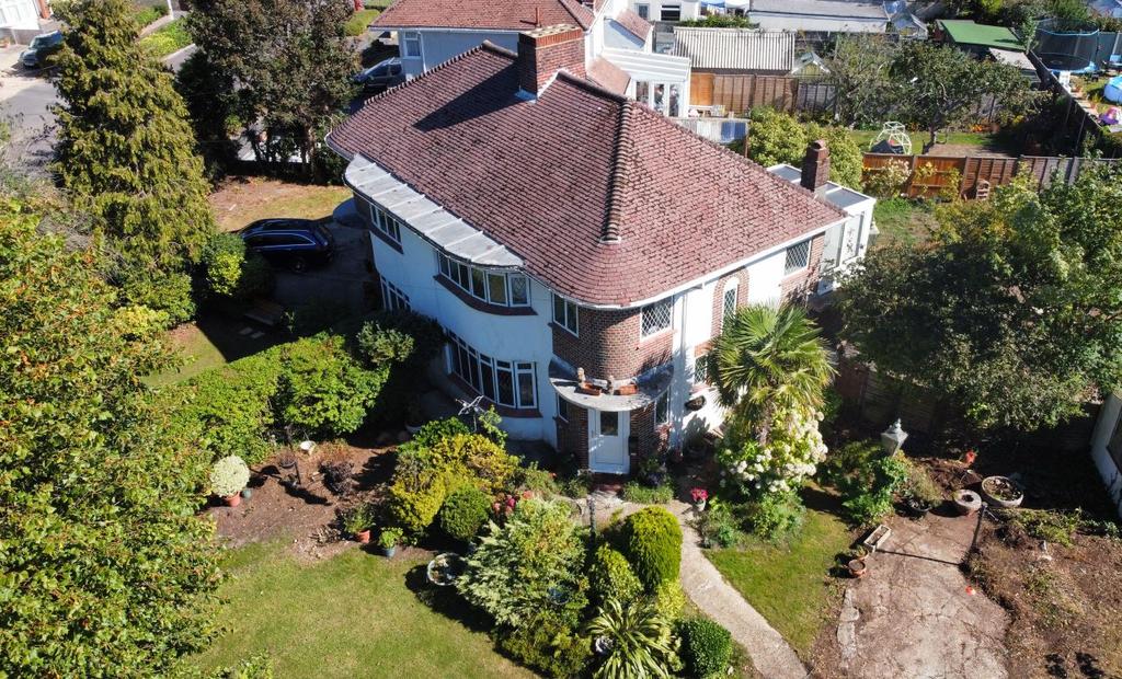 70 Leybourne Avenue, Bournemouth... 3 bed semidetached house £250,000