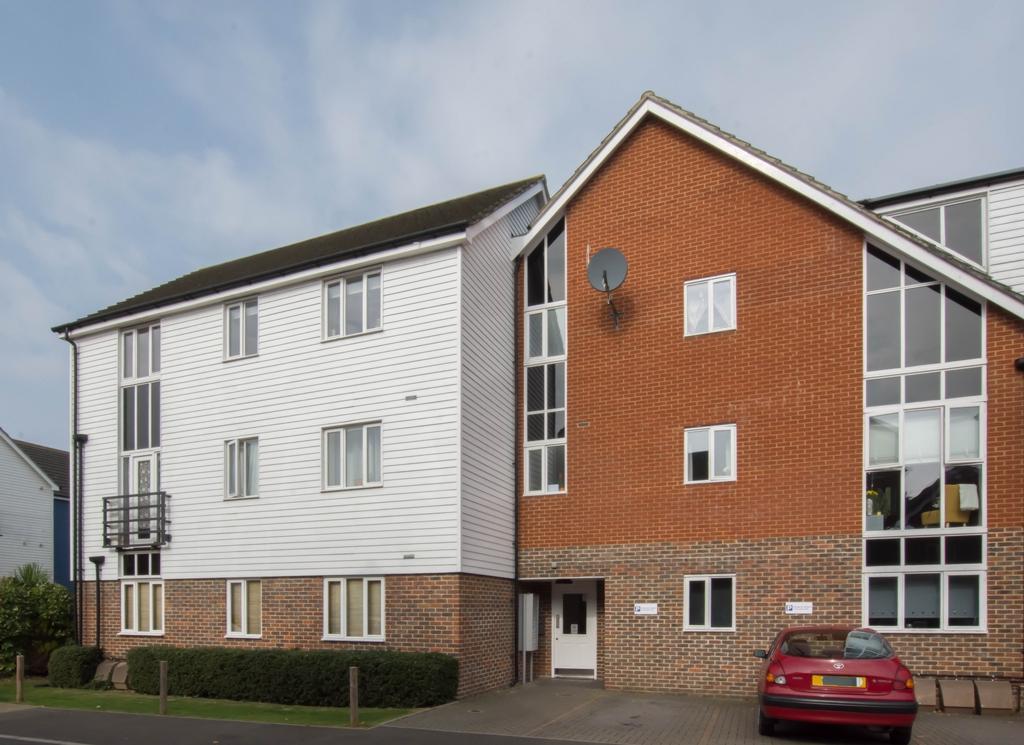 Edward Vinson Drive, Faversham, ME13 2 bed apartment £875 pcm (£202 pw)