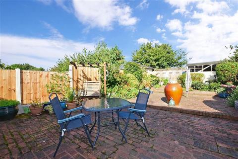220 Alma Avenue, Hornchurch, RM12 6BH