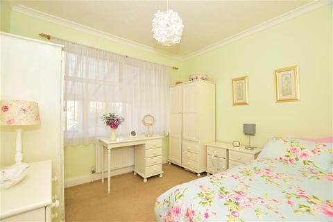 220 Alma Avenue, Hornchurch, RM12 6BH