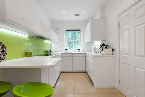1 Gilbert Road, London, SE11 4NZ
