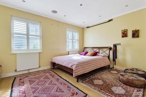 1 Gilbert Road, London, SE11 4NZ