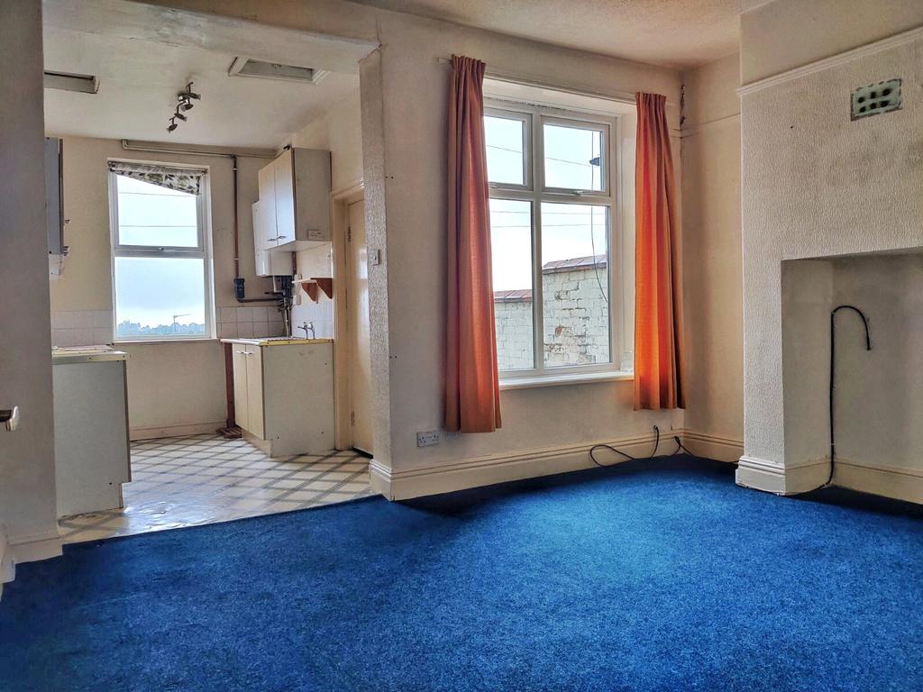 Abbey Hills Road, Oldham, OL8 2 bed terraced house £115,000