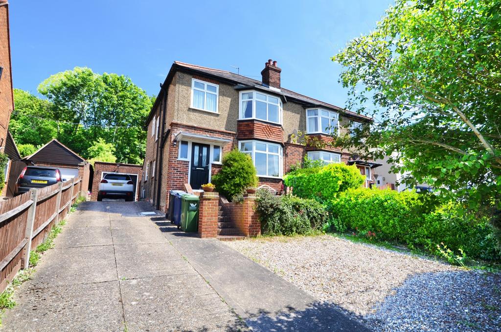 Whinneys Road, Loudwater, Buckinghamshire, HP10 3 bed semidetached house for sale £500,000