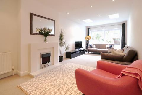 65 Rowan Walk, Bromley, BR2 8QW
